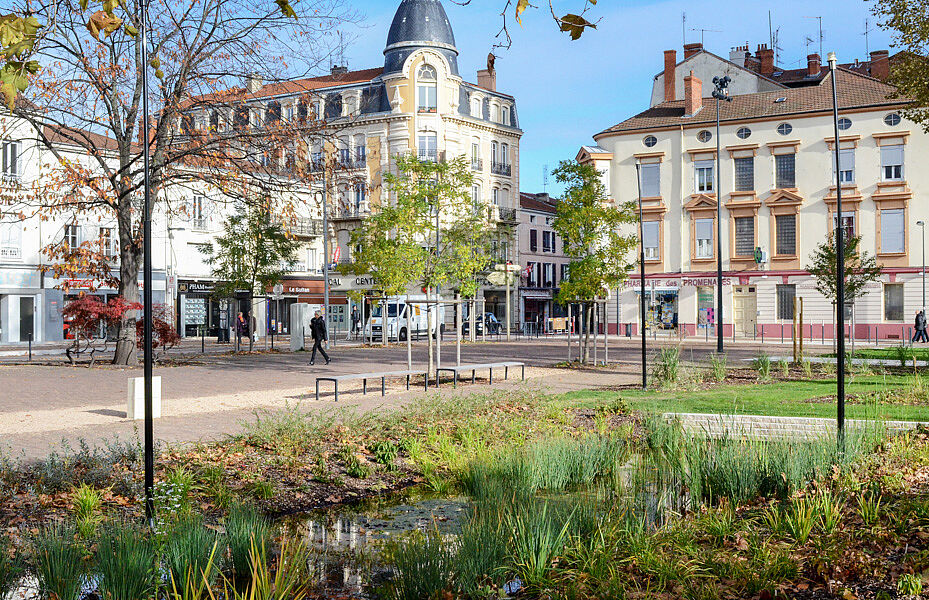 Place des promenades Roanne restauration zone humide en plein centre ville